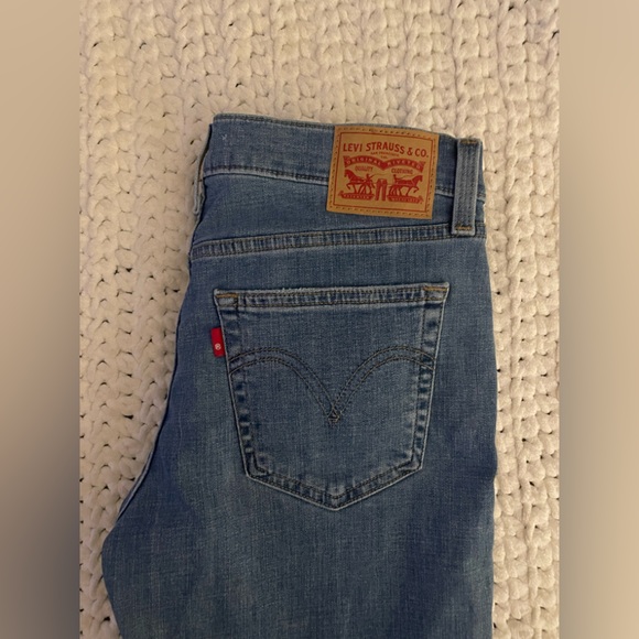 Levi’s Boyfriend Jeans - Picture 3 of 4